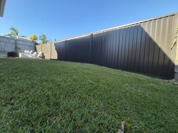 New Monument Colorbond boundary fence along a backyard in Ormeau