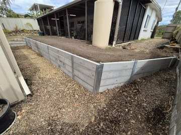 Sleeper retaining wall corner